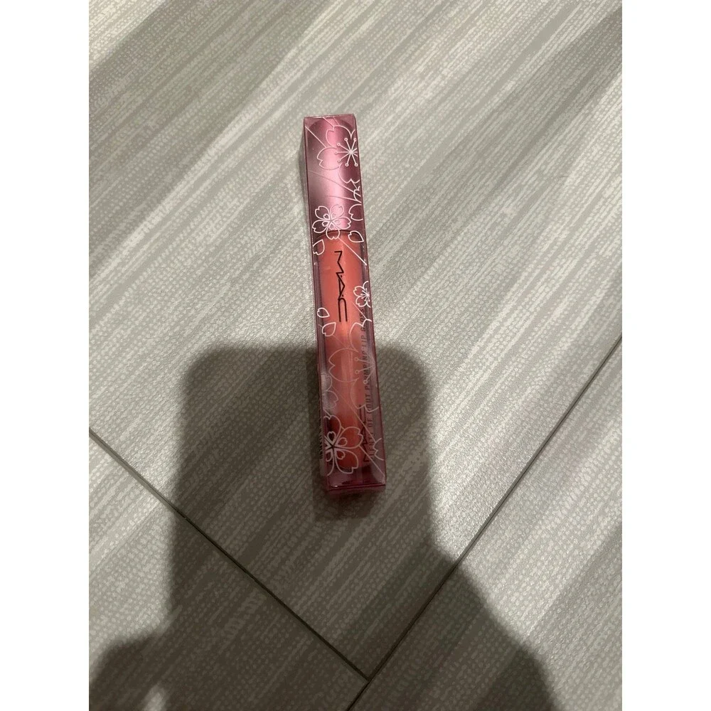Limited edition MAC plenty of pout plumping lipgloss